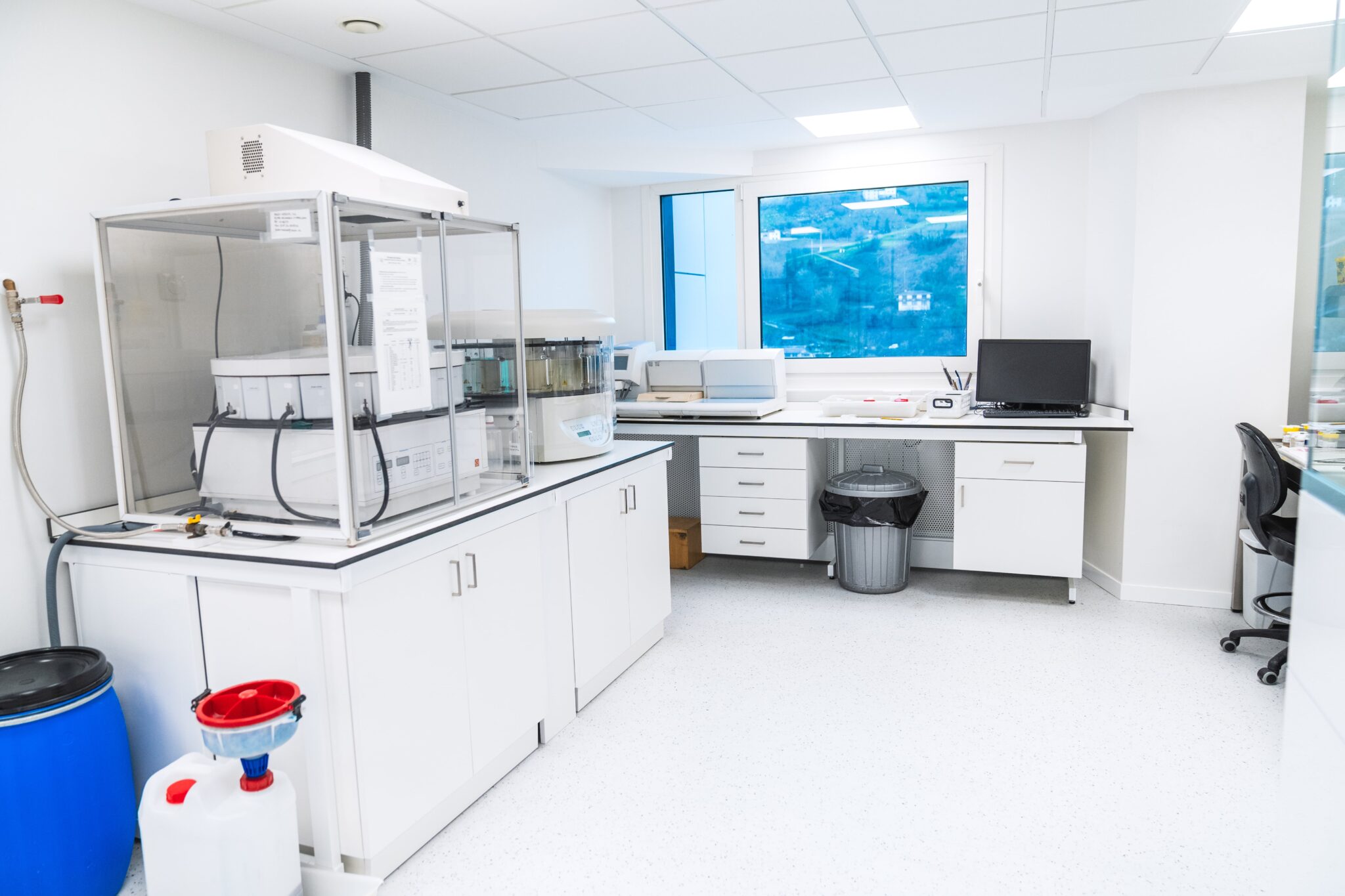 Laboratory Partitioning | Steel Lab Dividing Walls | UK